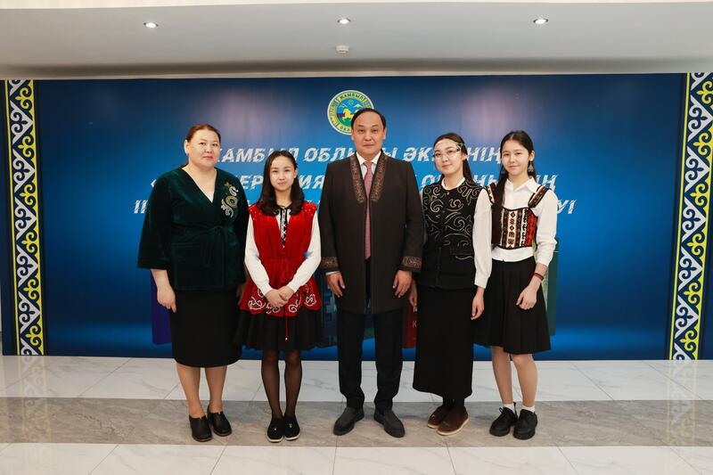 Ербол Карашукеев встретился с финалистами второго сезона «Ой шебері»