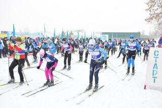 Более 700 пар лыж подарили спортивным школам Акмолинской области