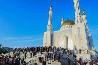 Правоверные Актюбинской области отмечают один из главных праздников ислама Курбан айт