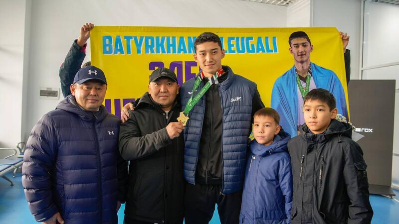 Восточноказахстанцы встретили победителя чемпионата мира в аэропорту