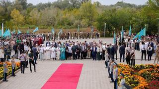 В Семее состоялась церемония возложения цветов к монументу «Өлімнен де күшті»