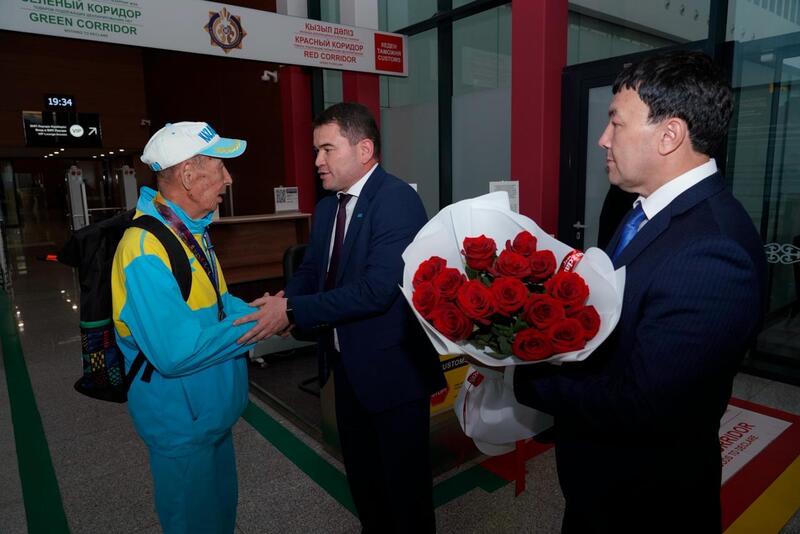 80-летний астанчанин пробежал полный марафон в Кейптауне