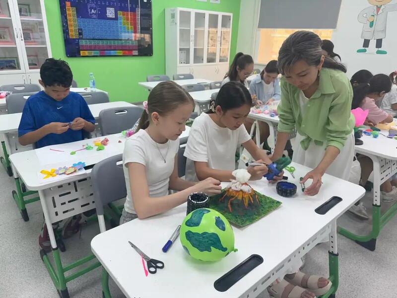 В Астане для школьников организована творческая мастерская