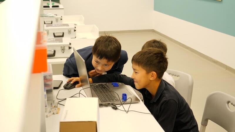 «Школа без смартфонов»: в Астане растет число учащихся, не пользующихся смартфонами во время занятий