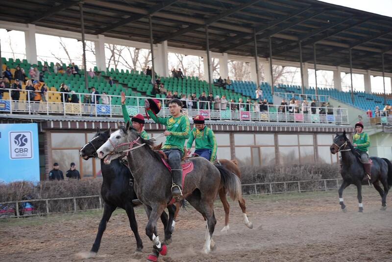 Наурыз в новом формате: праздник впервые прошел на ипподроме Алматы
