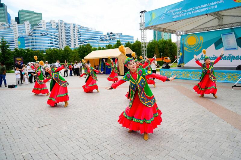 Изображение Флага Казахстана из 3 тысяч кубиков Рубика собрали в Астане