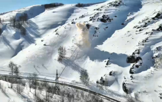 МЧС рекомендует воздержаться от походов в горы из-за угрозы лавин