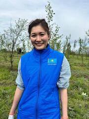 «Алматы – город-сад»: известные алматинцы поддержали инициативу и посадили яблони