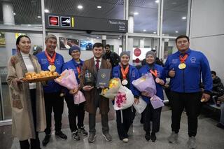 Столичные спортсмены, ставшие лучшими на Кубке мира по стрельбе из лука, вернулись домой