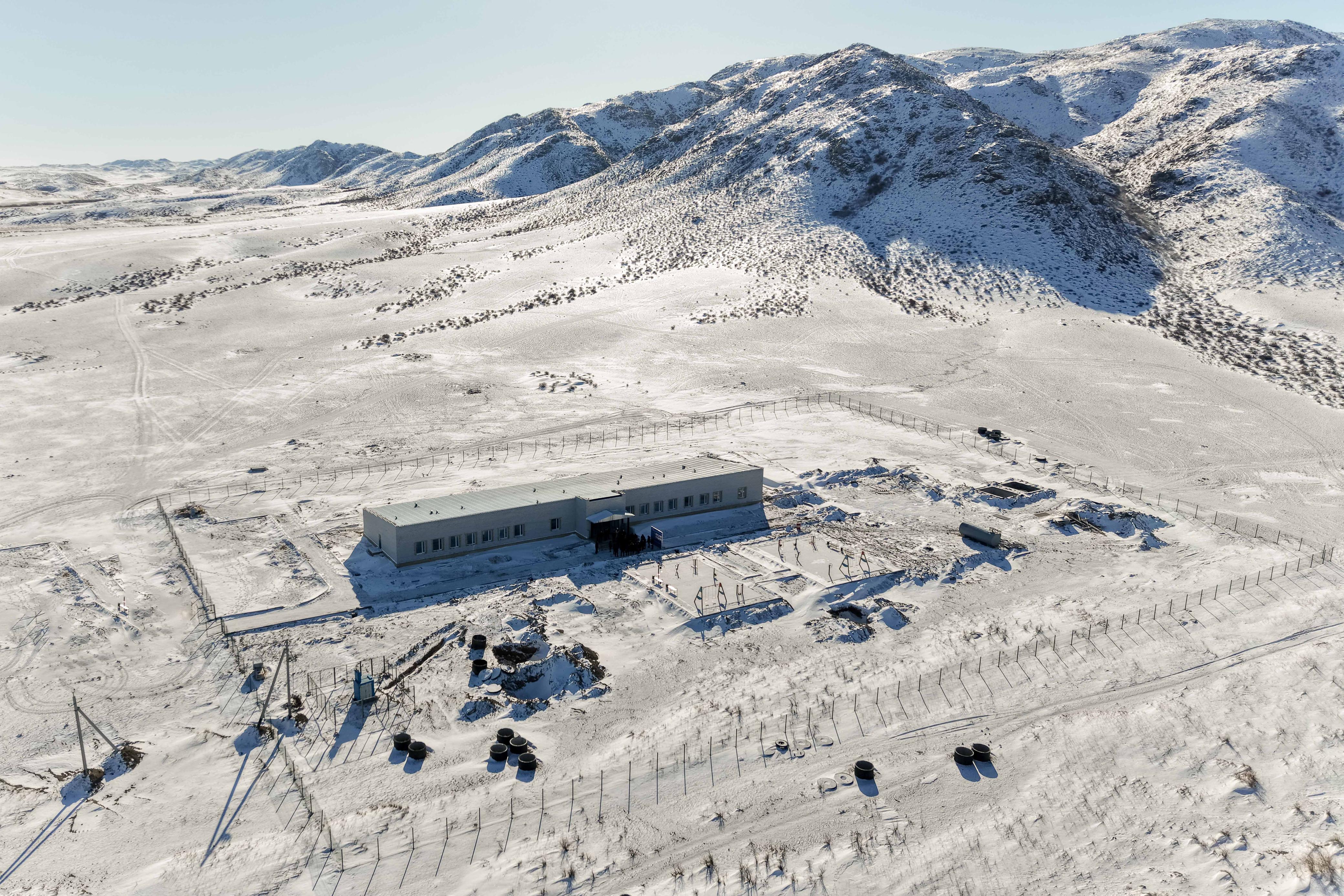 Аким области посетил недостроенные объекты в Абайском районе