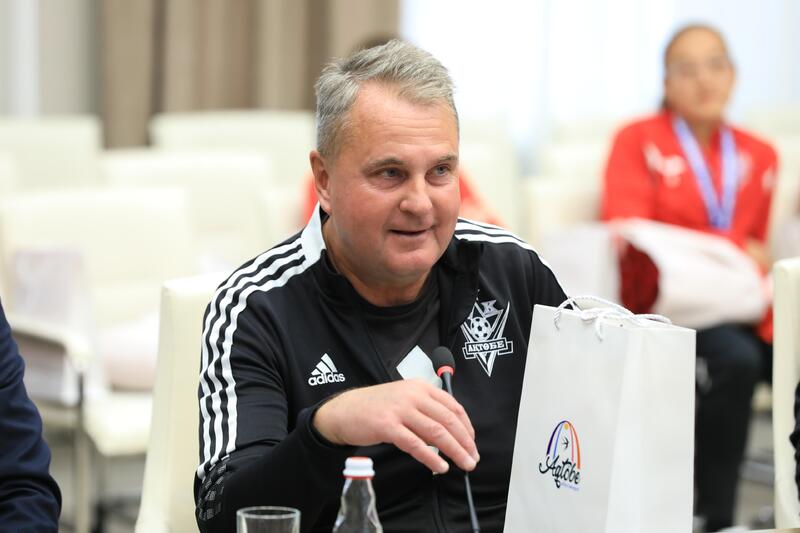 Аким области Асхат Шахаров принял женский футбольный клуб «Ақтөбе» - чемпионов Казахстана