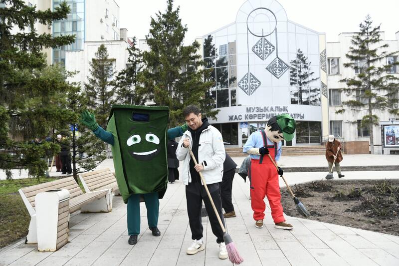 «Таза Қазақстан – наш общий дом»: деятели искусств Астаны провели субботник