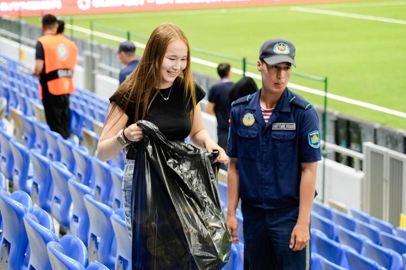 Молодёжь столицы провела необычный флешмоб ко Дню эколога