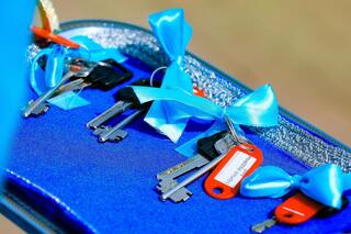 Глава МЧС вручил актюбинским спасателям спецтехнику и ключи от служебных квартир