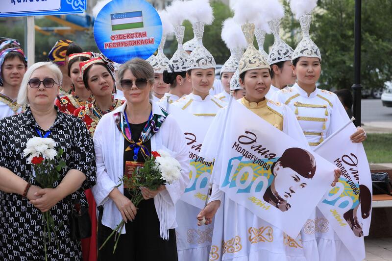 В Актобе почтили память Героя Советского Союза Алии Молдагуловой