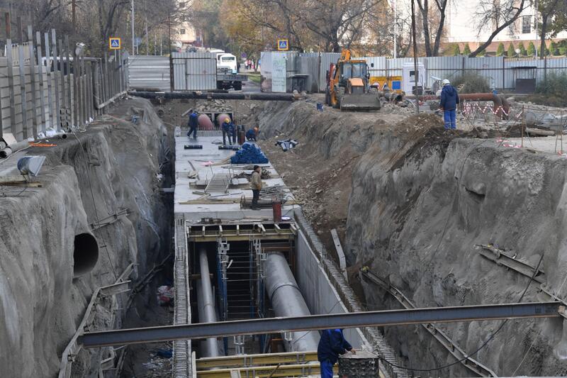 115 км теплосетей реконструируют в Алматы на 173 объектах