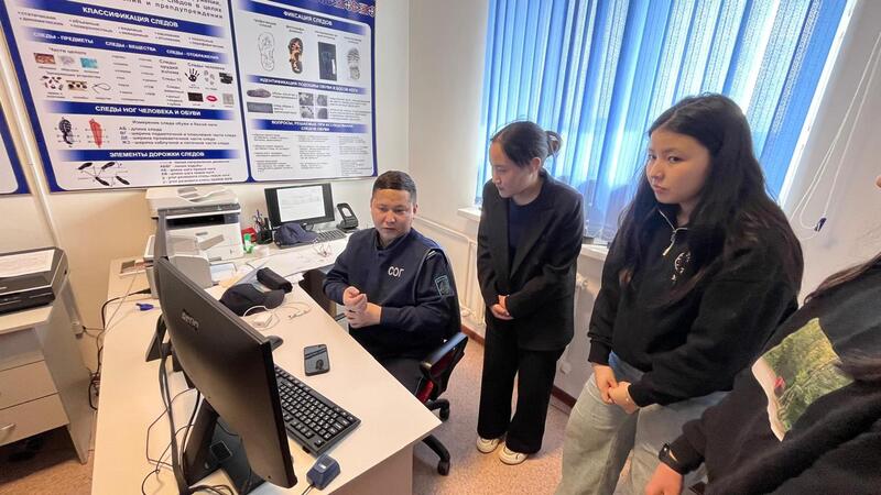 Год рабочих профессий: экскурсию по аэропорту организовали для столичных школников