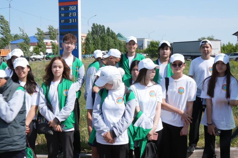 Зеленые патрули Астаны: более 100 бойцов провели экоуборку