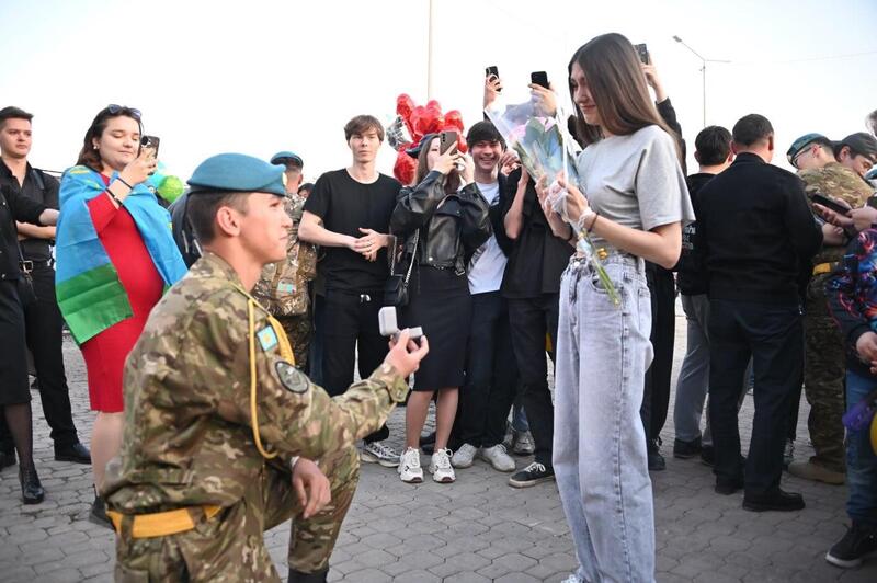 Исполнили долг перед Родиной: в Астане близкие торжественно встретили солдат
