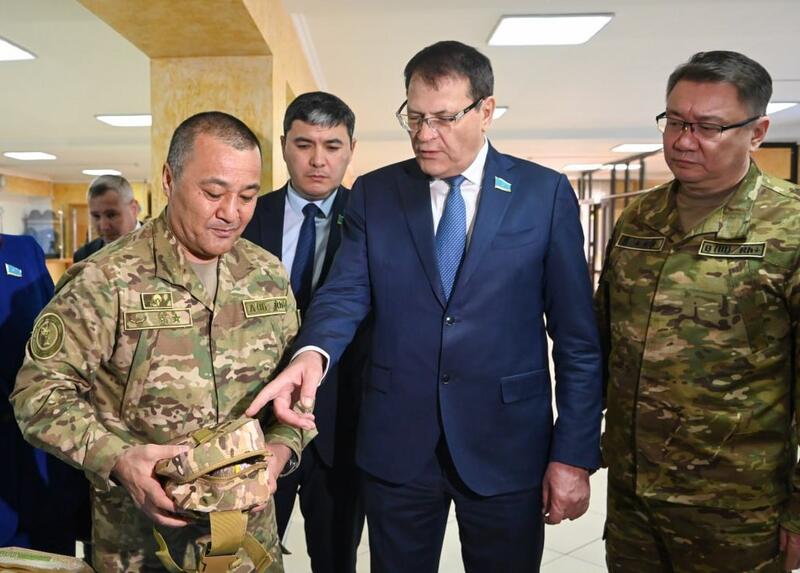 В Астане депутаты Сената Парламента посетили военный госпиталь
