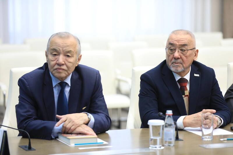 В Актобе писателям вручили грант «Қазына»