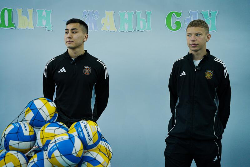 Игроки «Шахтёра» встретились со школьниками