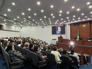 Учителям Усть-Каменогорска рассказали, как не стать жертвами финансовых пирамид