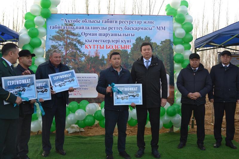 Шалкарским лесникам передали автомобили и дроны