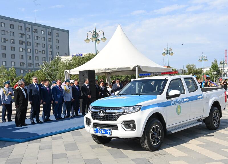 Сотрудникам полиции передано 94 служебных автомобиля