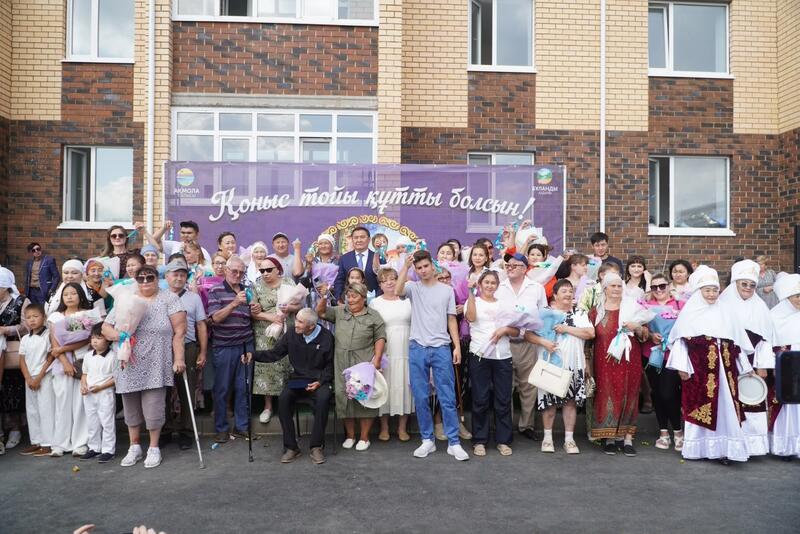 57 семей получили ключи от новых квартир в Макинске