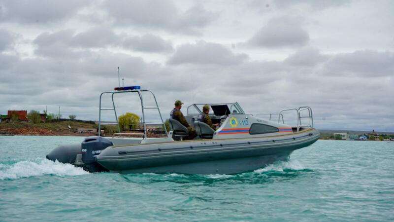 Спасатели МЧС патрулируют на акватории Капчагайского водохранилища