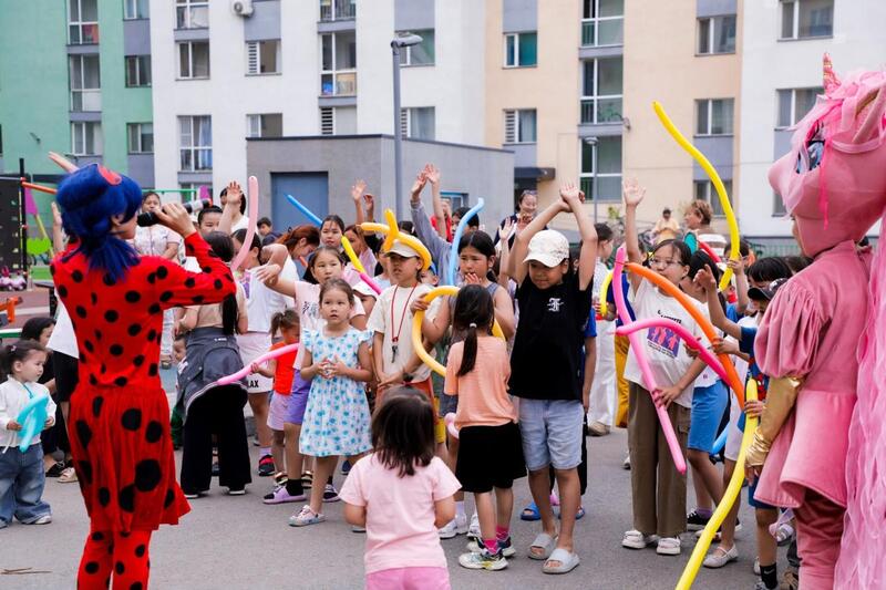 По инициативе жителей: в Астане открыли современную спортивную и игровую площадку