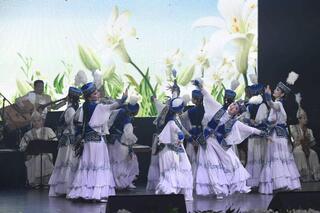 Почет и благодарность старшим: концерт ко Дню пожилого человека провели в Астане