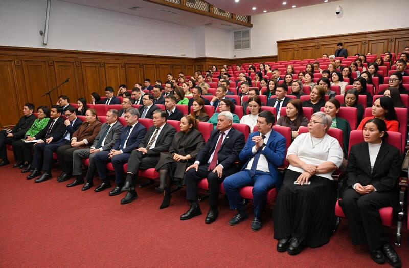 Председатель Агентства встретился с коллективом Министерства науки и высшего образования