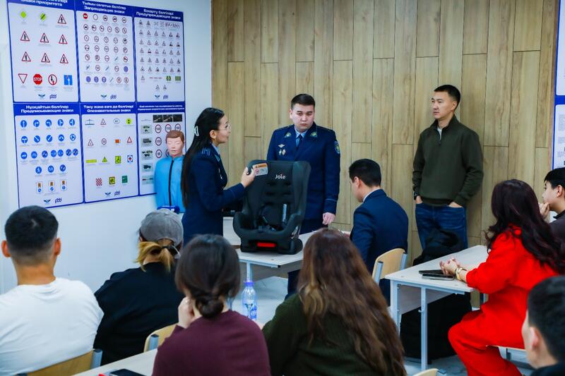 Мероприятие по вопросам детской дорожной безопасности для будущих водителей провели в Астане