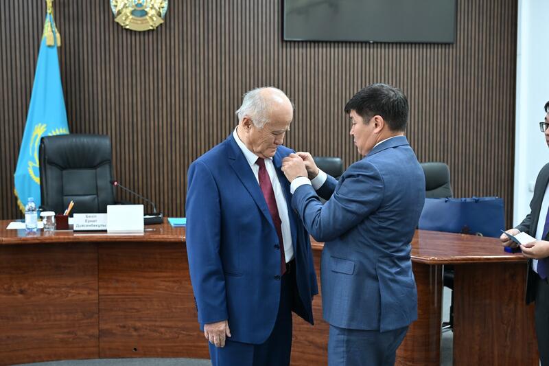 Манархан Ахимбеков удостоен награды за вклад в устойчивое развитие Талдыкоргана