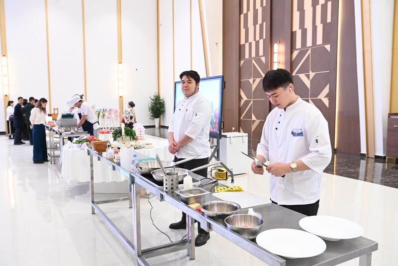 Депутаты Парламента ознакомились с работой Центра компетенций