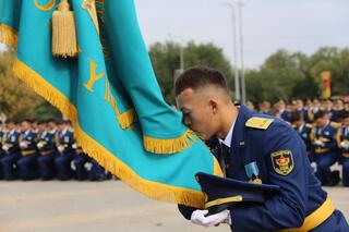 Более ста выпускников летного вуза получили офицерское звание