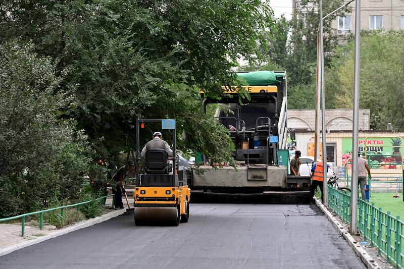 В этом году в Семее отремонтируют внутридворовые дороги почти в 100 дворах многоквартирных домов