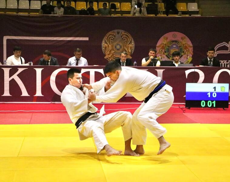 В ТУРКЕСТАНЕ СТАРТОВАЛ ЧЕМПИОНАТ СТРАНЫ СРЕДИ МАСТЕРОВ БОРЬБЫ