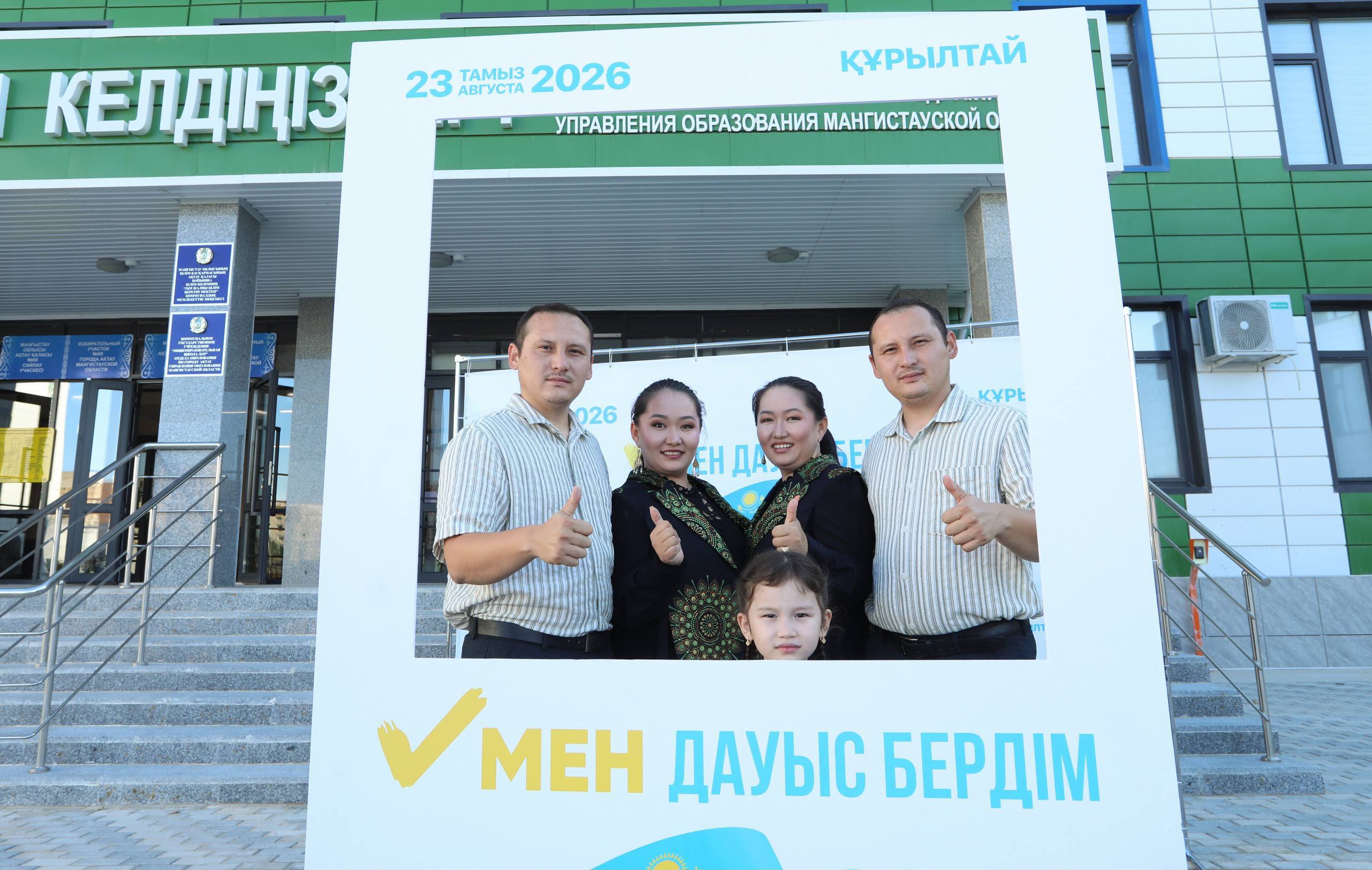 Аким Мангистауской области принял участие в выборах депутатов Курултая и сделал свой выбор