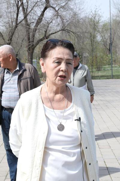 Алматинцы вышли на субботник в парке «Желтоксан»