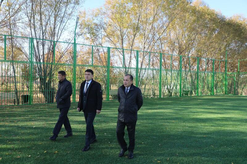 ТУРКЕСТАН: В САРЫАГАШЕ ОТКРЫТЫ МАЛЫЕ ФУТБОЛЬНОЕ ПОЛЕ И ДЕТСКАЯ ИГРОВАЯ ПЛОЩАДКА ДЛЯ ОБЩЕСТВЕННОГО ПОЛЬЗОВАНИЯ