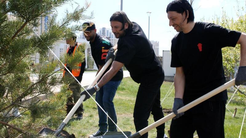 В Астане высадили деревья звёзды мирового футбола