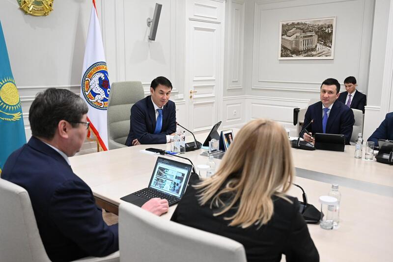 Аким Алматы провел совещание по вопросам развития коммунальных ярмарок