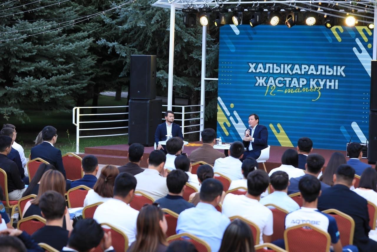 Глава региона Асхат Шахаров пообщался с молодежью в формате «OPEN TALK»