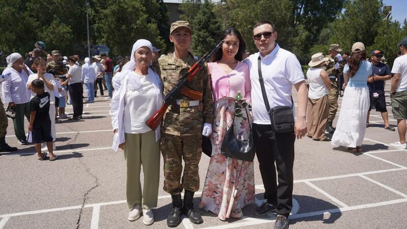 89 участников проекта Sarbaz+ приняли Военную присягу в Алматинской области