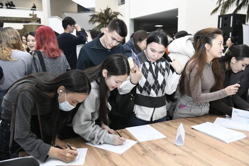 В Астане прошла очередная ярмарка вакансий для молодежи