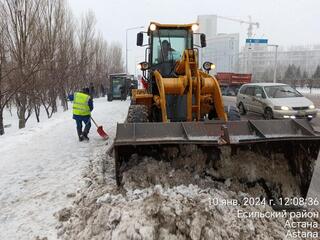 Свыше 1600 единиц спецтехники и более 2400 дорожных рабочих вышли на уборку снега в Астане