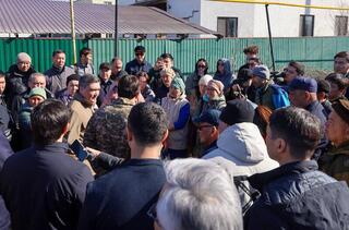 Олжас Бектенов проверил паводковую ситуацию в Актюбинской области и поручил ускорить эвакуацию жителей села в зоне риска